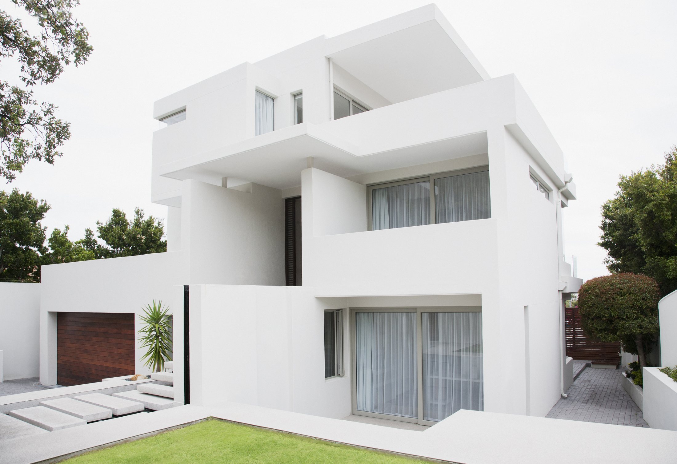 Witte villa na verbouwing